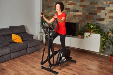 8 Impressive Health Benefits of Elliptical Workouts